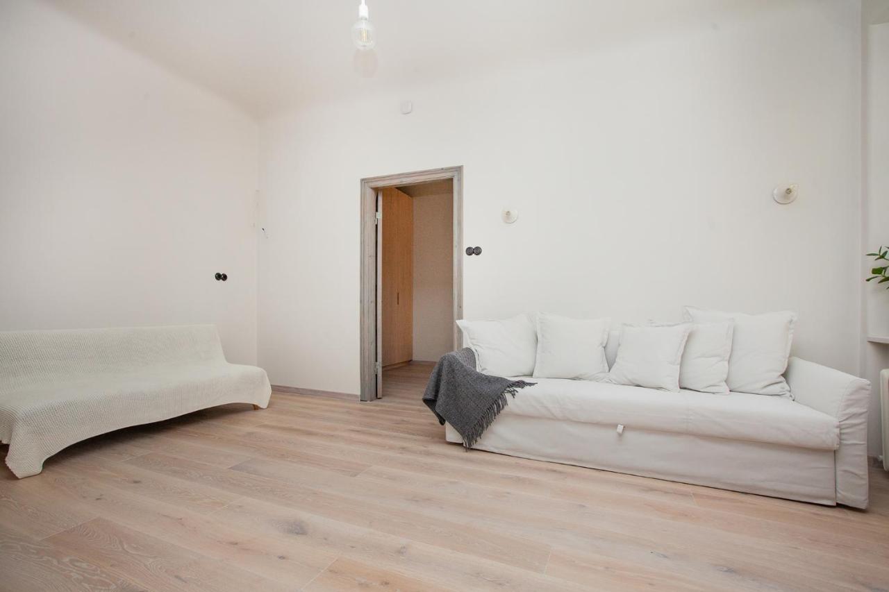 Ascetic Skolas Street Apartment Riga Esterno foto